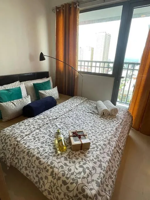 Beautiful 1Br Balcony W/65Uhdtv Wifi Netflix, Pool Apartment Manila 0*,