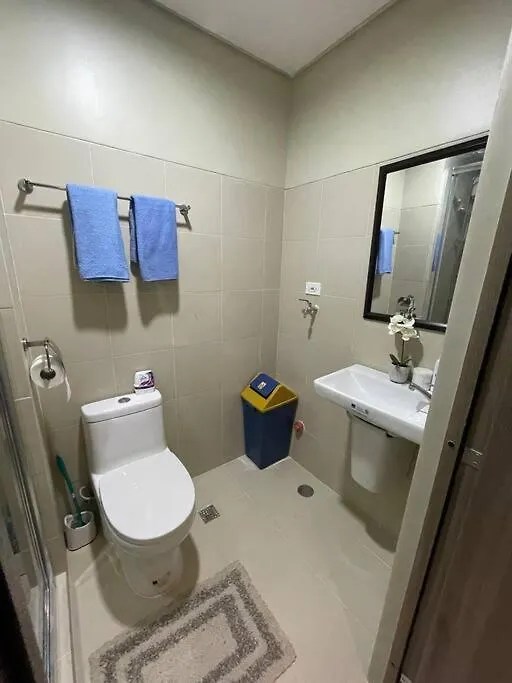 Beautiful 1Br Balcony W/65Uhdtv Wifi Netflix, Pool Apartment Manila