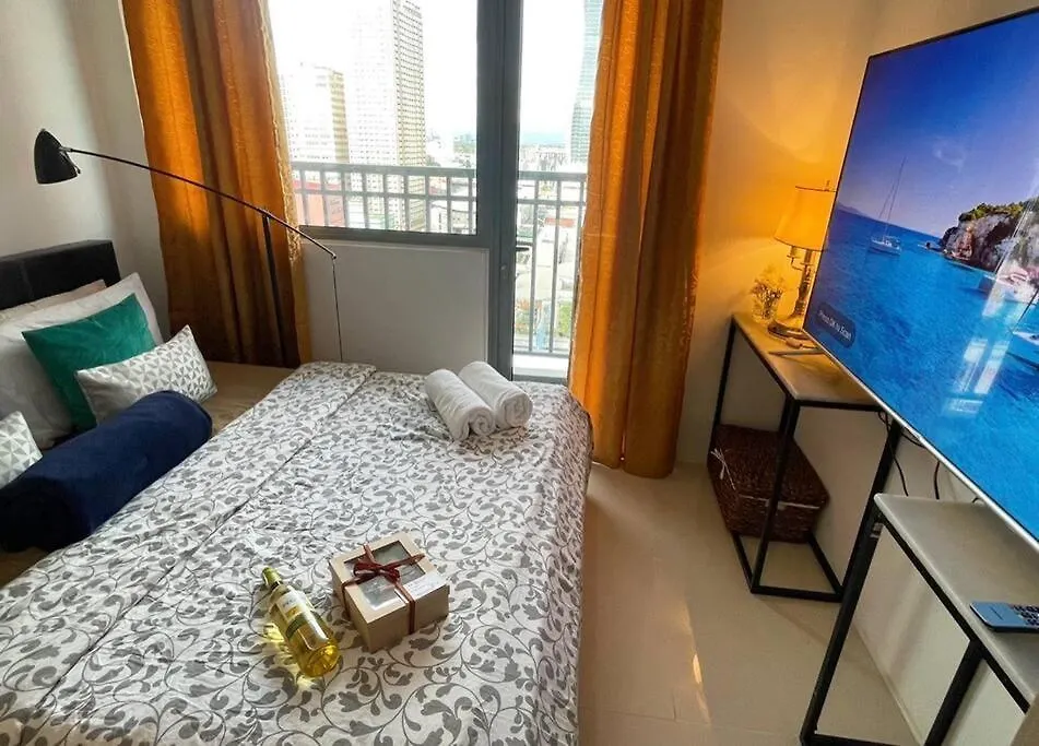 Beautiful 1Br Balcony W/65Uhdtv Wifi Netflix, Pool Apartment Manila
