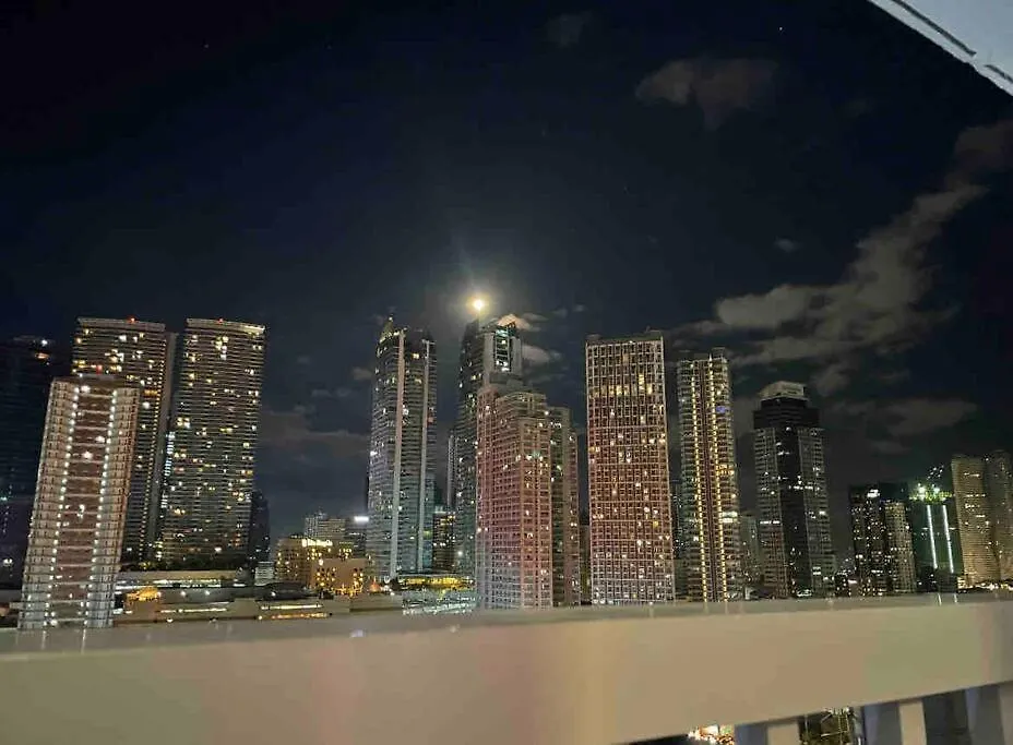 Beautiful 1Br Balcony W/65Uhdtv Wifi Netflix, Pool contacts