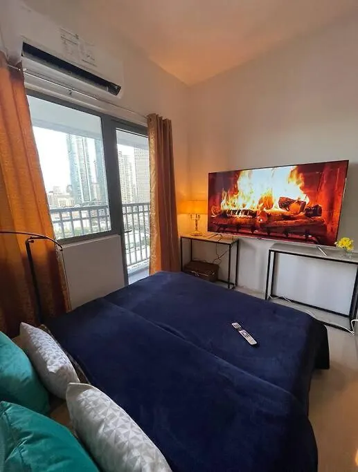 Beautiful 1Br Balcony W/65Uhdtv Wifi Netflix, Pool Apartment Manila