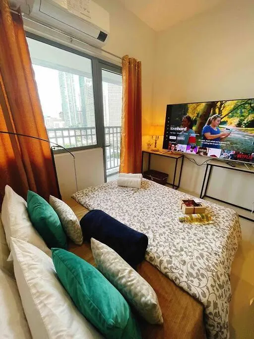 Beautiful 1Br Balcony W/65Uhdtv Wifi Netflix, Pool Apartment Manila