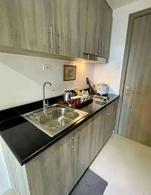 Beautiful 1Br Balcony W/65Uhdtv Wifi Netflix, Pool Apartment Manila 0*,
