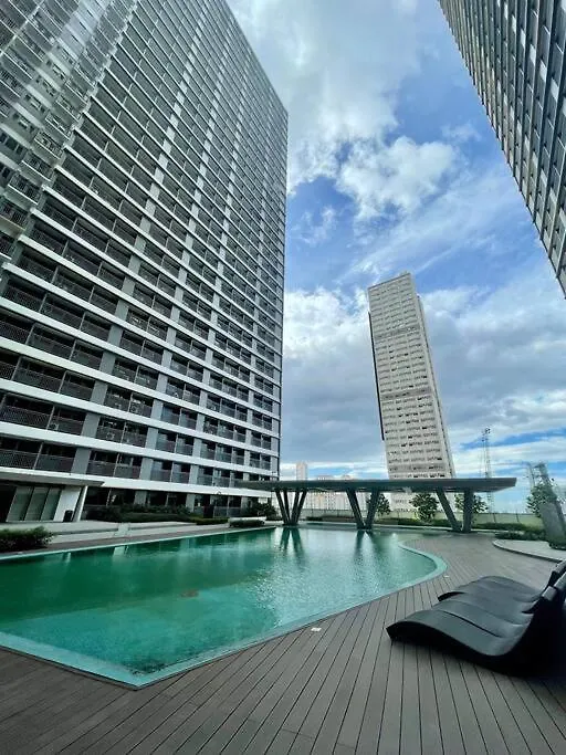 Beautiful 1Br Balcony W/65Uhdtv Wifi Netflix, Pool Apartment Manila