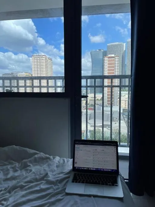 Beautiful 1Br Balcony W/65Uhdtv Wifi Netflix, Pool Apartment Manila